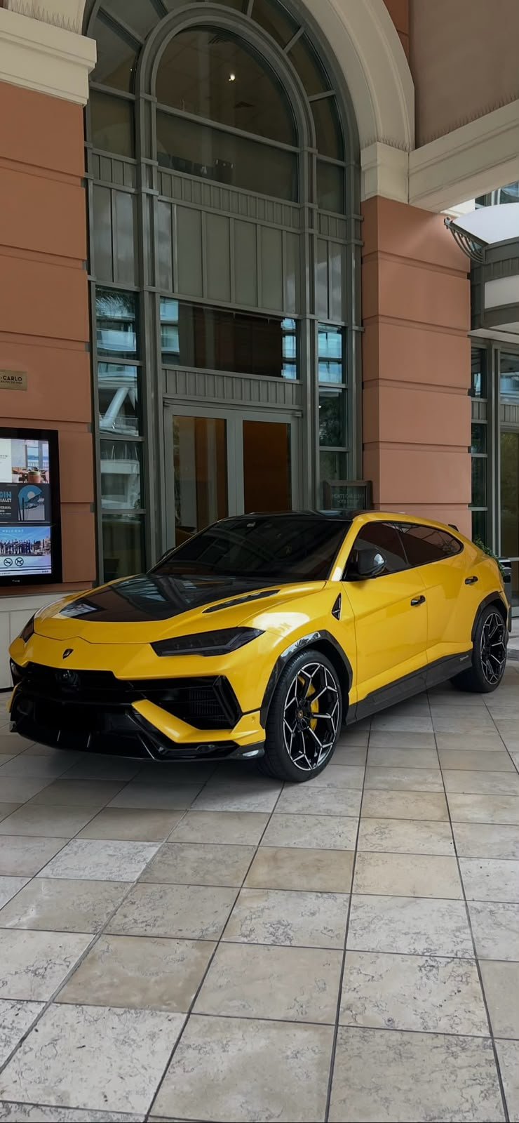 Lamborghini URUS img 1