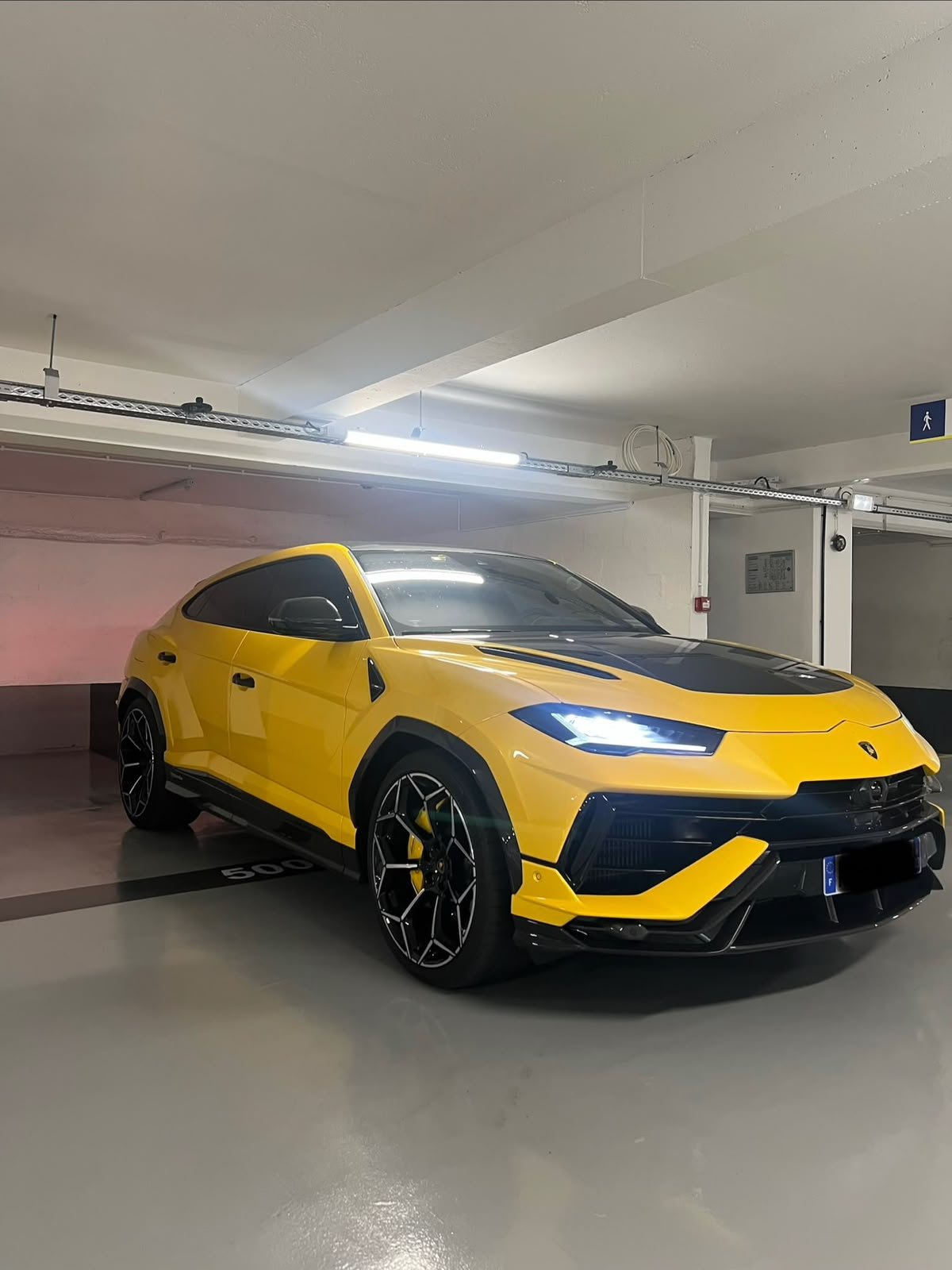 Lamborghini URUS img 2